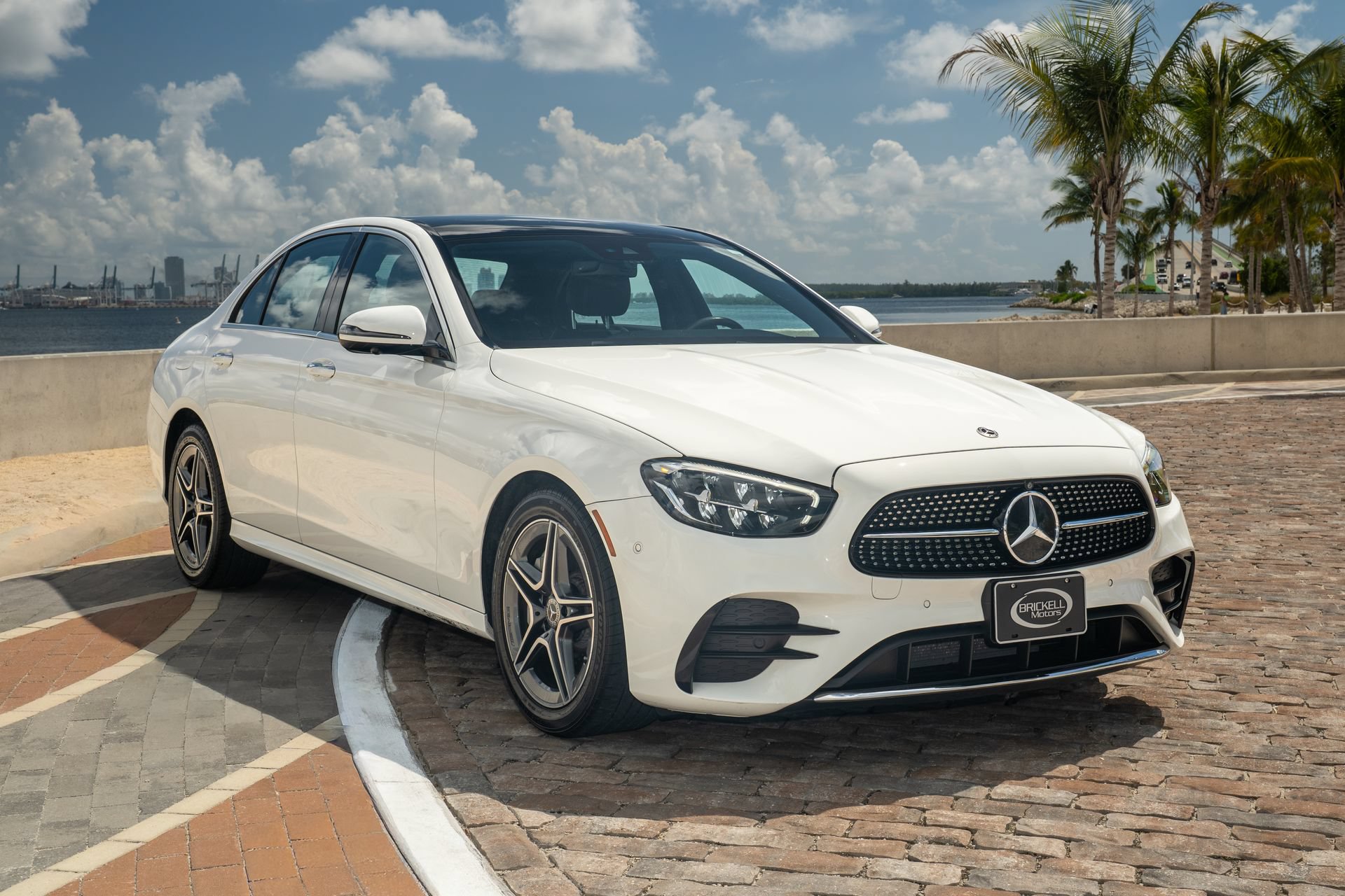 Used 2023 Mercedes-Benz E 350 4MATIC Sedan image 4