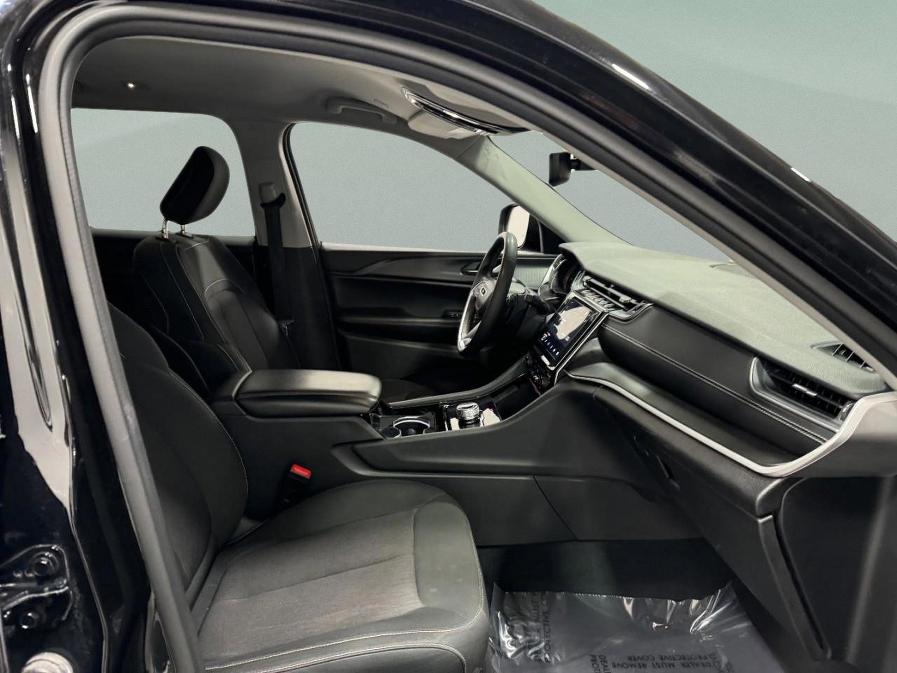 Used 2023 Jeep Grand Cherokee L Laredo image 20