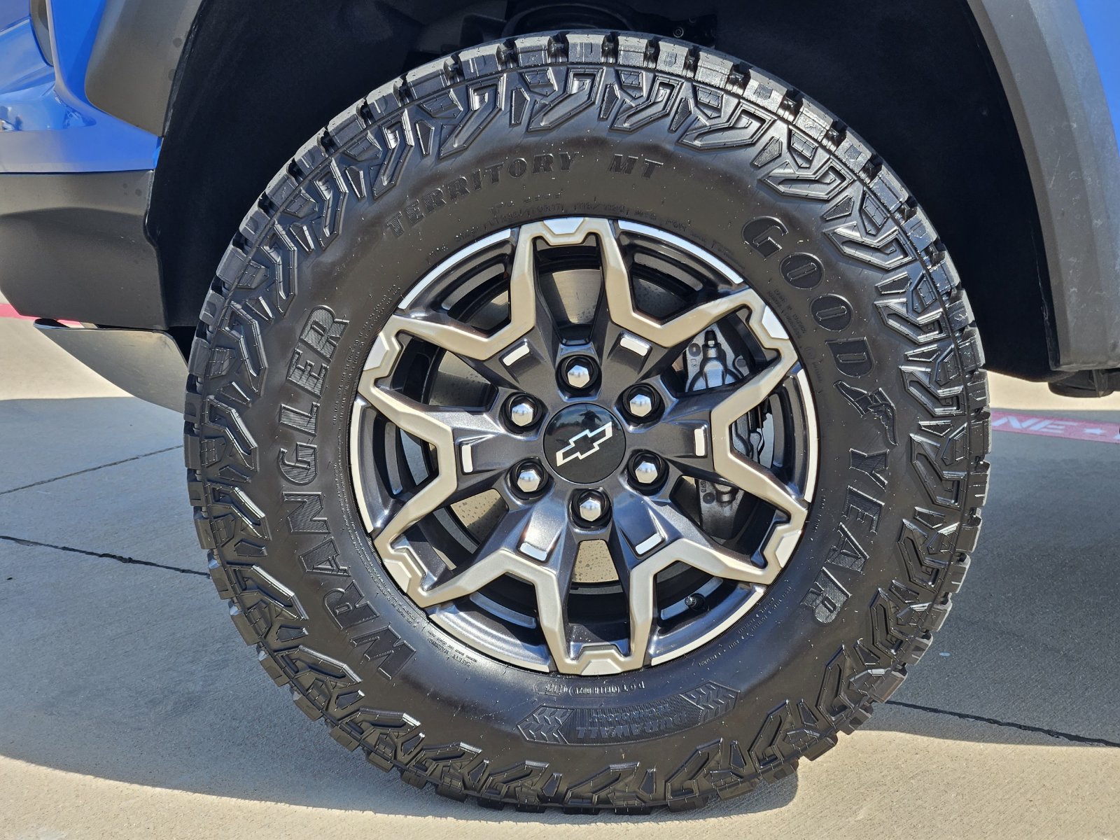 Certified 2026 Chevrolet Colorado ZR2 w/ Technology Package AWD/4WD image 13