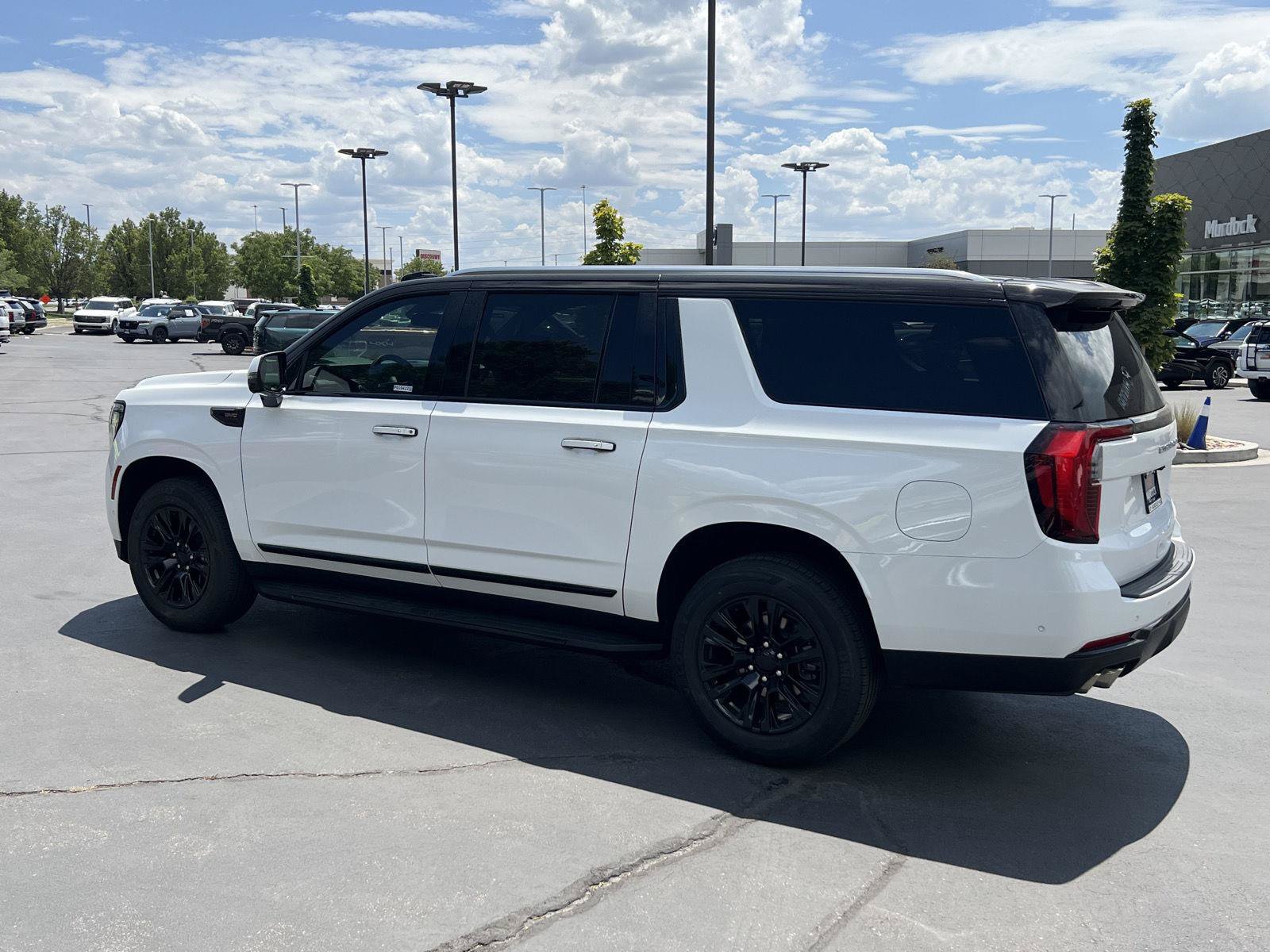Used 2025 GMC Yukon XL Denali AWD/4WD image 11