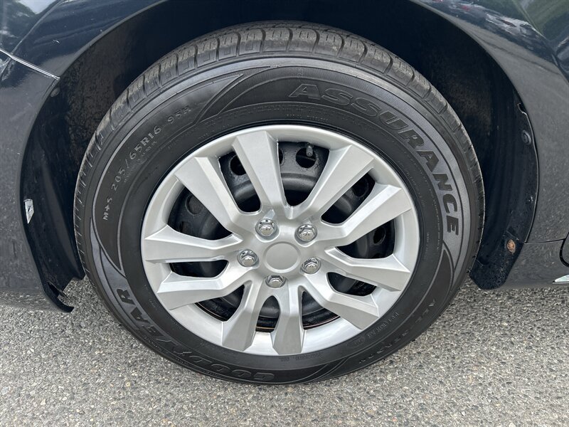 Used 2014 Toyota Camry LE FWD image 7