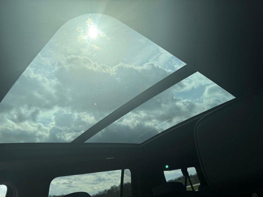 Used 2025 GMC Yukon XL Denali w/ Sun & Power Step Package image 48