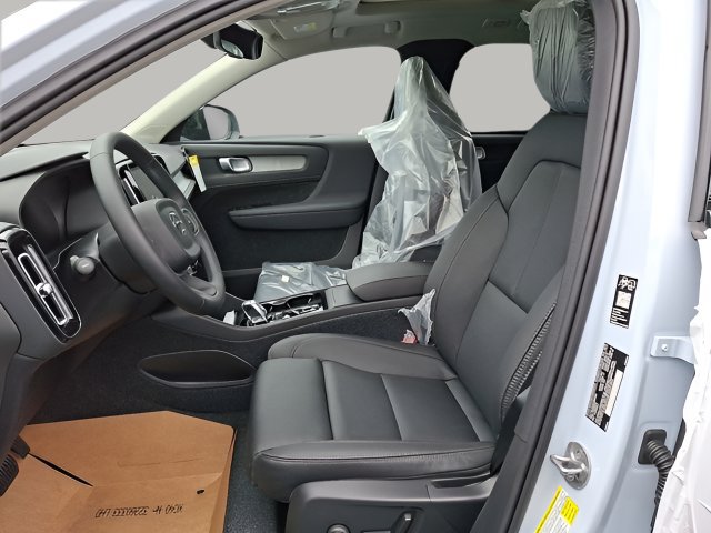 New 2026 Volvo XC40 B5 Plus w/ Protection Package Premier AWD/4WD image 6