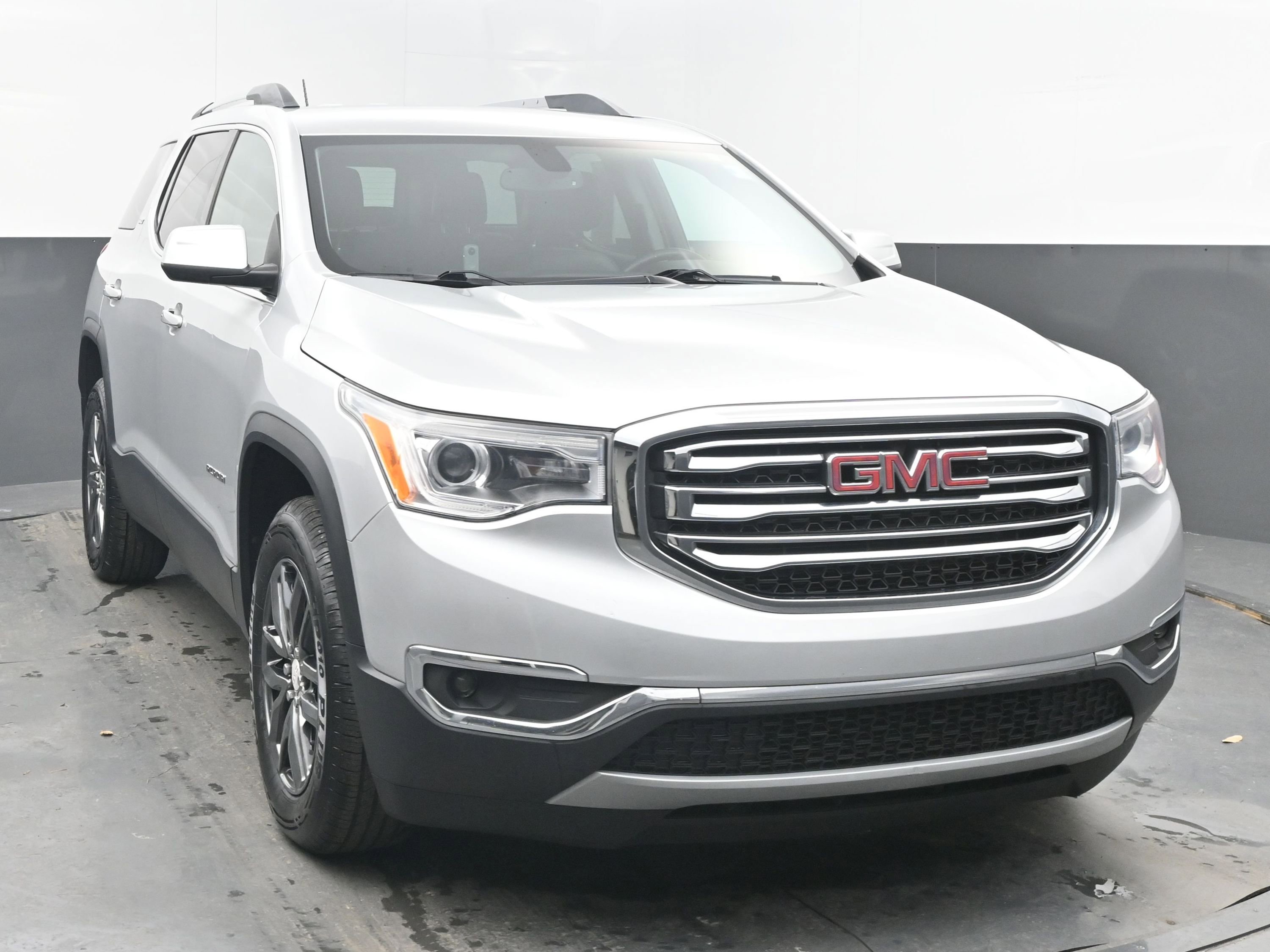 Used 2019 GMC Acadia SLT image 2