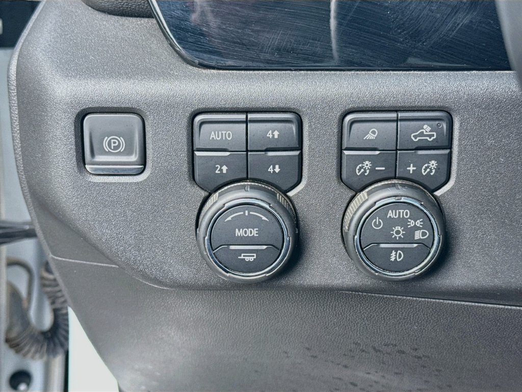 Used 2024 Chevrolet Silverado 1500 LTZ AWD/4WD image 11