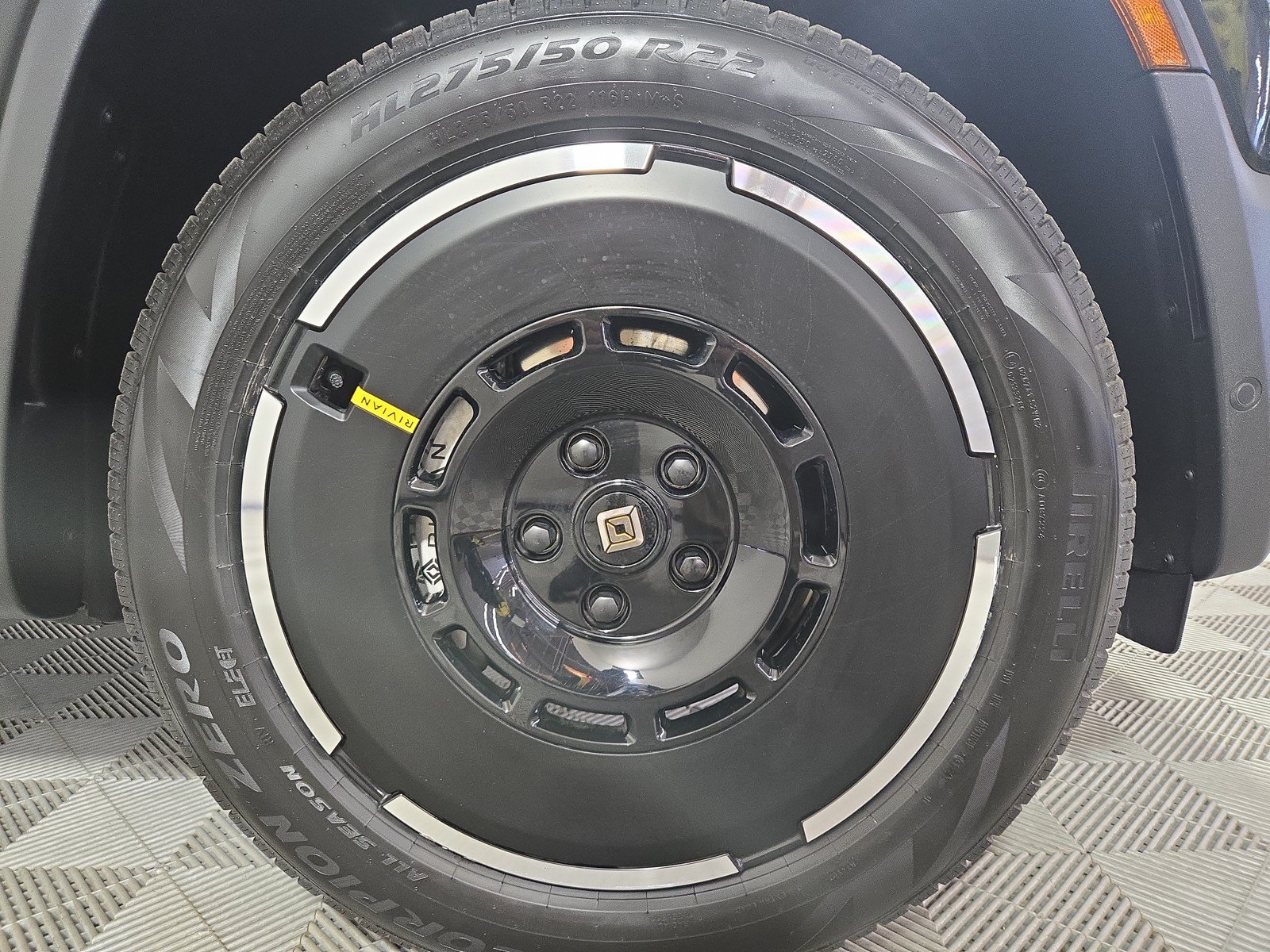 Used 2025 Rivian R1S Adventure AWD/4WD image 11