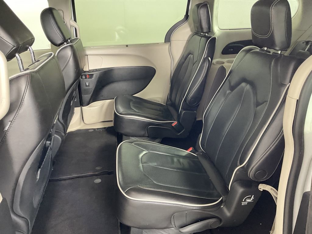 Used 2023 Chrysler Pacifica Limited image 19