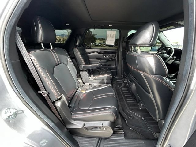 Used 2025 Honda Pilot TrailSport image 29