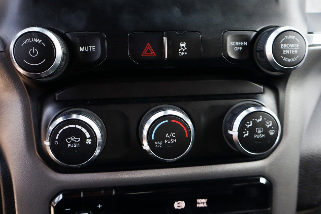 Used 2024 RAM 3500 Big Horn AWD/4WD image 36
