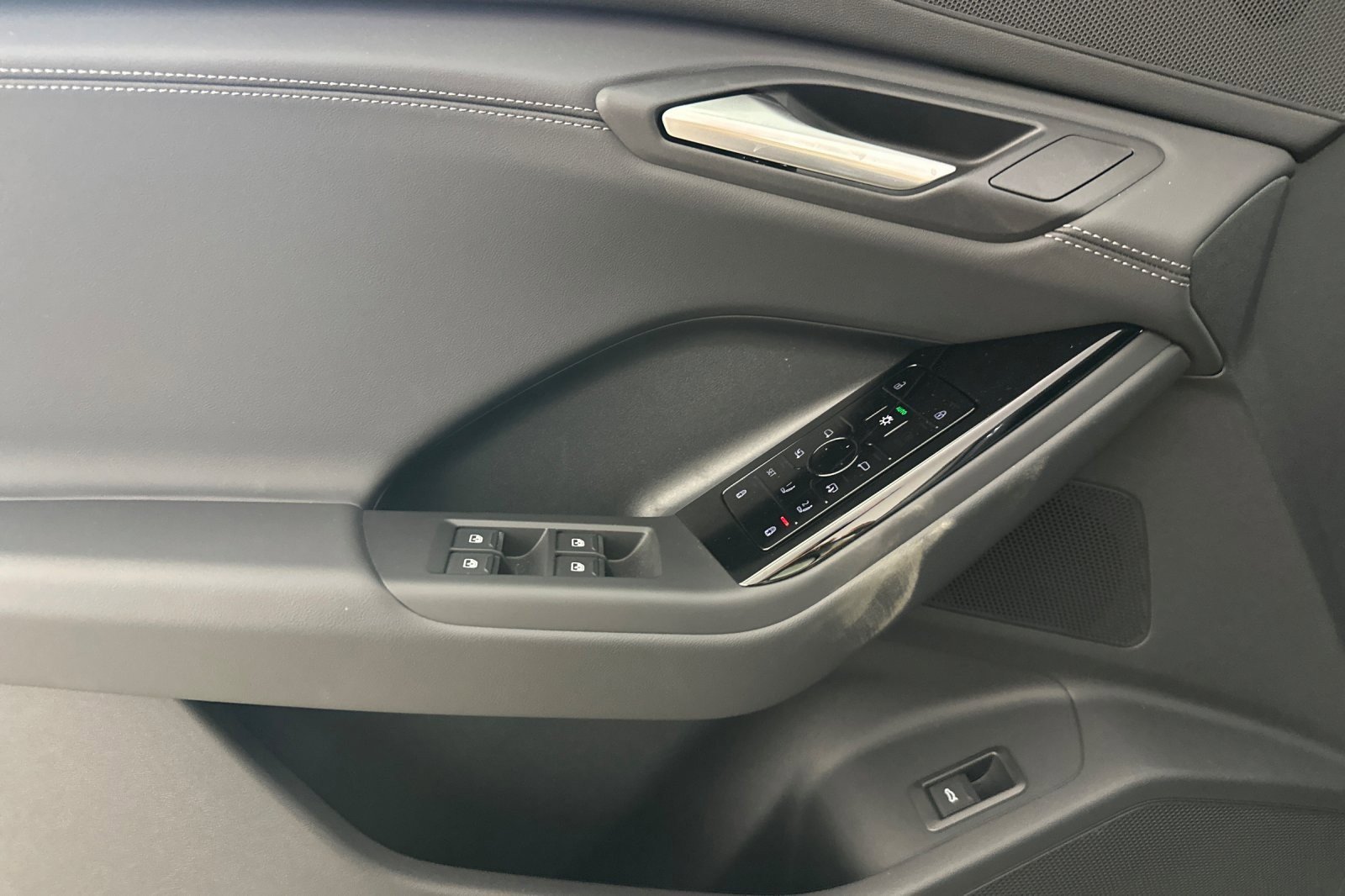 New 2027 Audi Q6 e-tron Premium AWD/4WD image 10