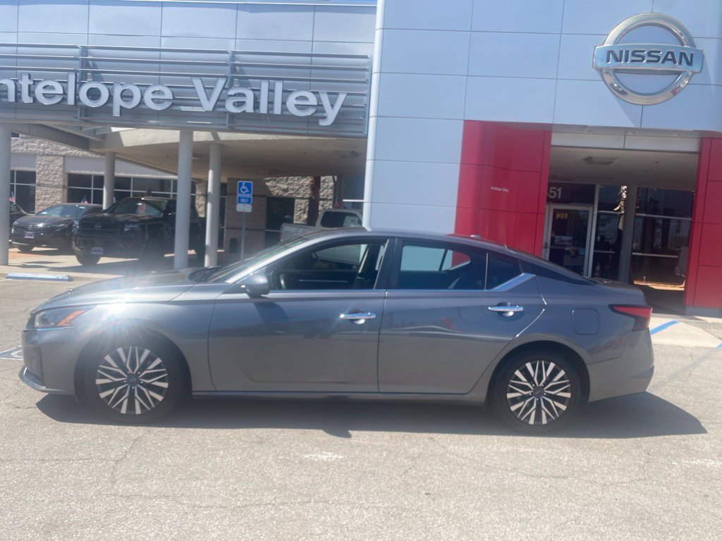 Certified 2023 Nissan Altima 2.5 SV FWD image 4