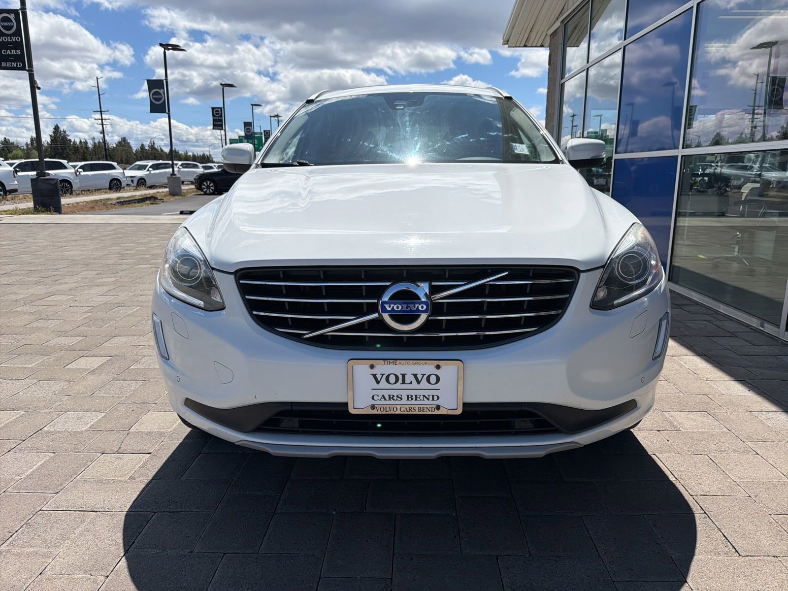 Used 2017 Volvo XC60 T5 Inscription w/ Preferred Option Package AWD/4WD image 3