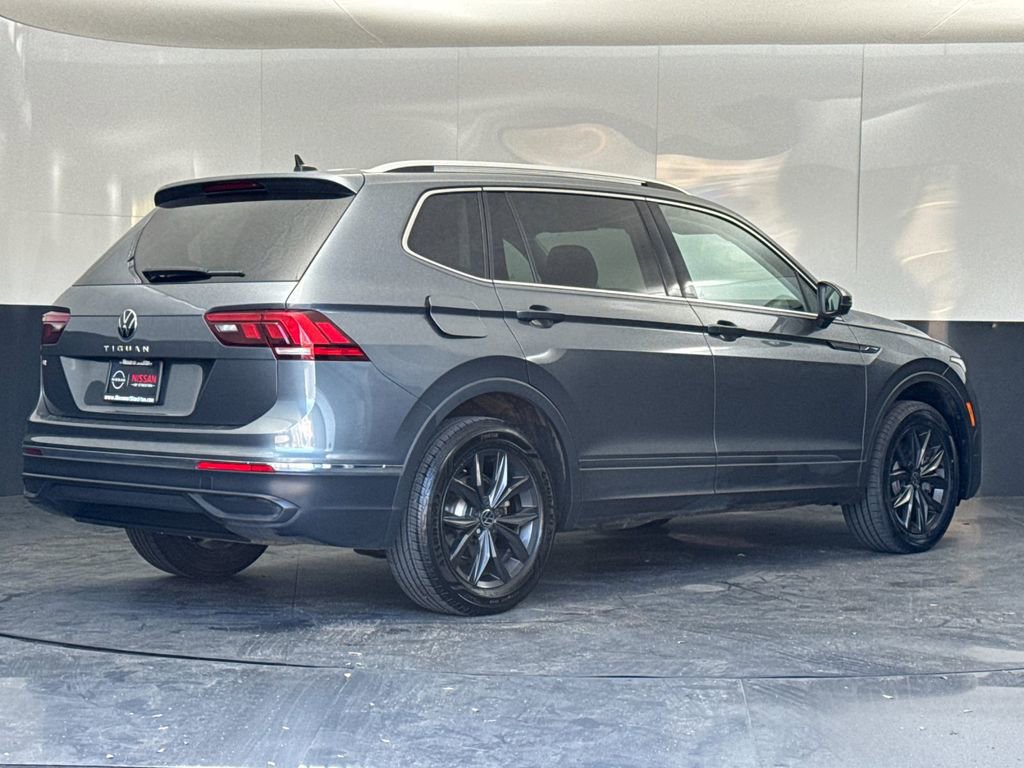 Used 2024 Volkswagen Tiguan SE image 3
