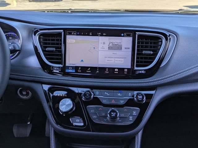 New 2026 Chrysler Pacifica Limited w/ S Appearance Package FWD image 18