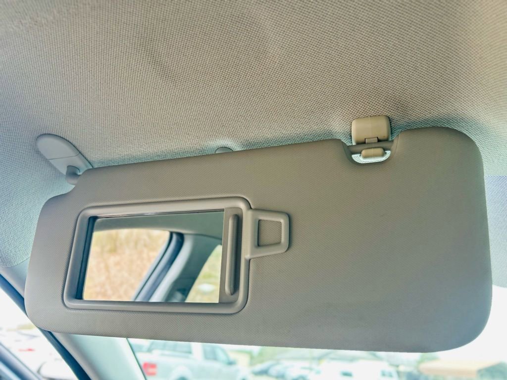 Used 2021 Hyundai Elantra SE image 39