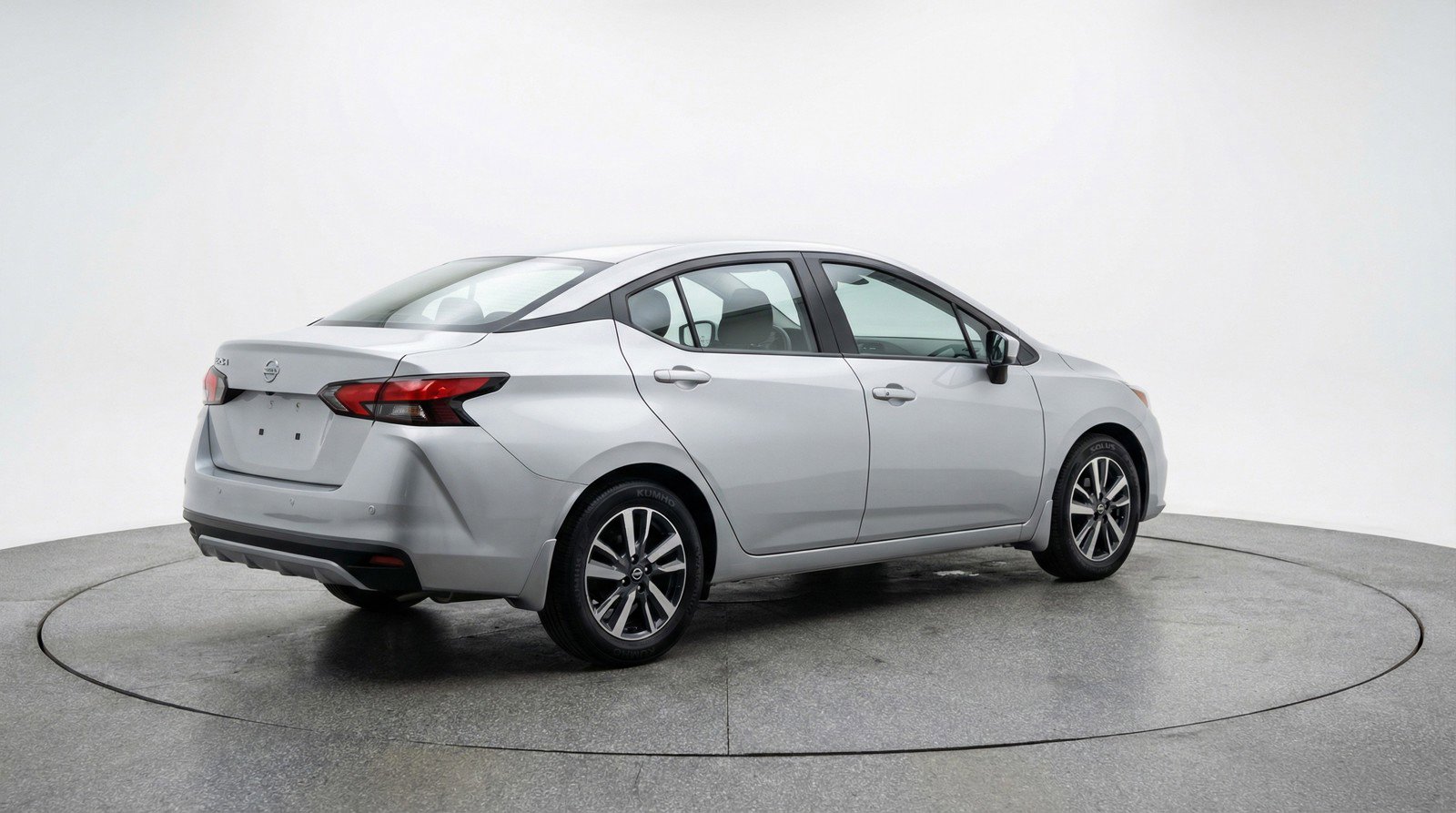 Used 2025 Nissan Versa SV image 9