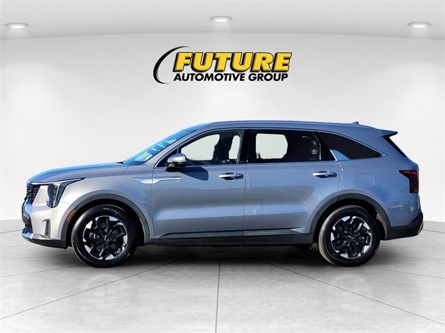 Used 2024 Kia Sorento S image 9