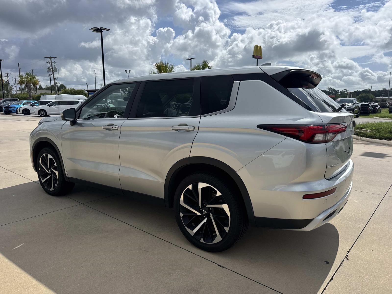 Used 2024 Mitsubishi Outlander SE AWD/4WD image 5
