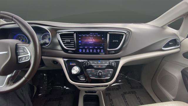 Used 2017 Chrysler Pacifica Touring-L Plus w/ Advanced Safetytec Group FWD image 13