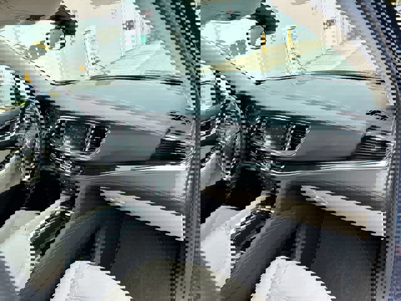 Used 2024 Buick Enclave Essence image 27