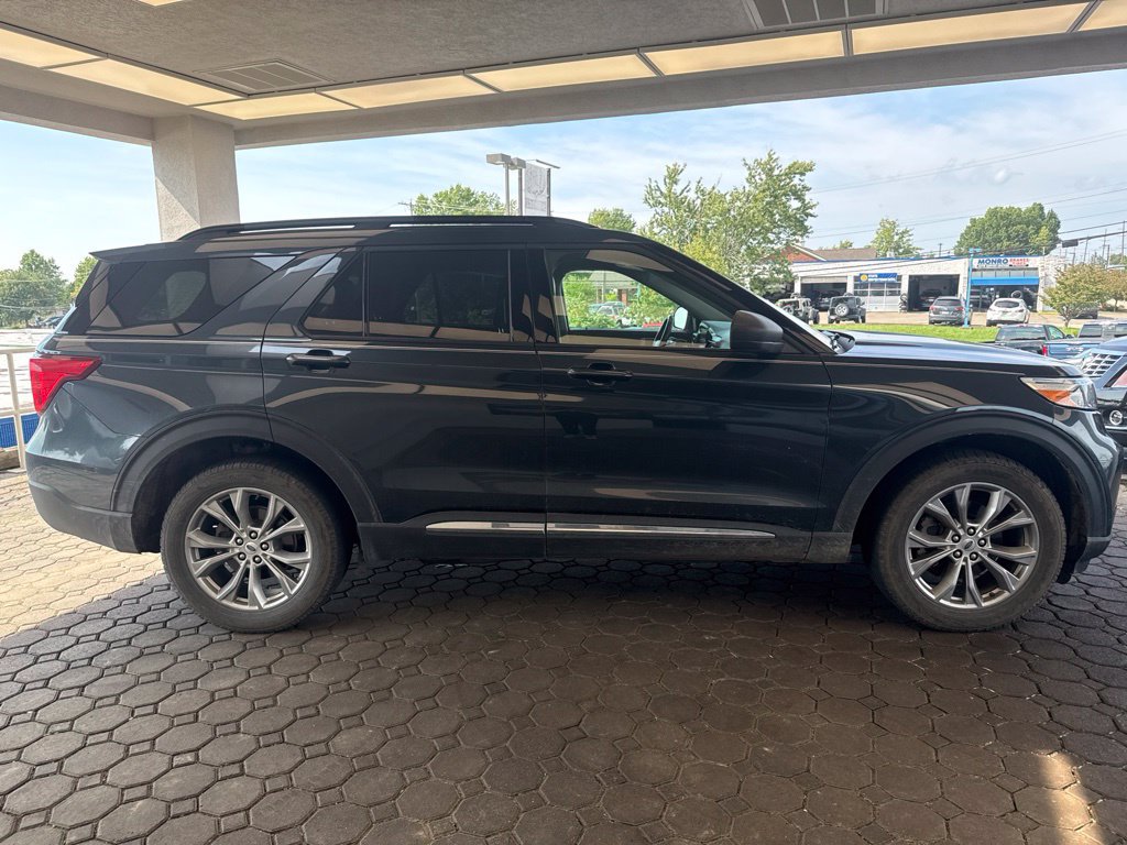 Used 2022 Ford Explorer XLT w/ Equipment Group 202A AWD/4WD image 5