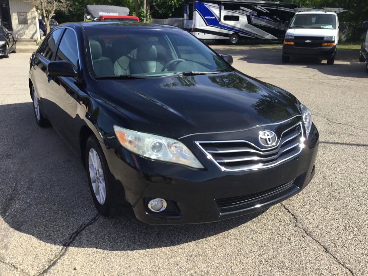 Used 2010 Toyota Camry XLE FWD image 4
