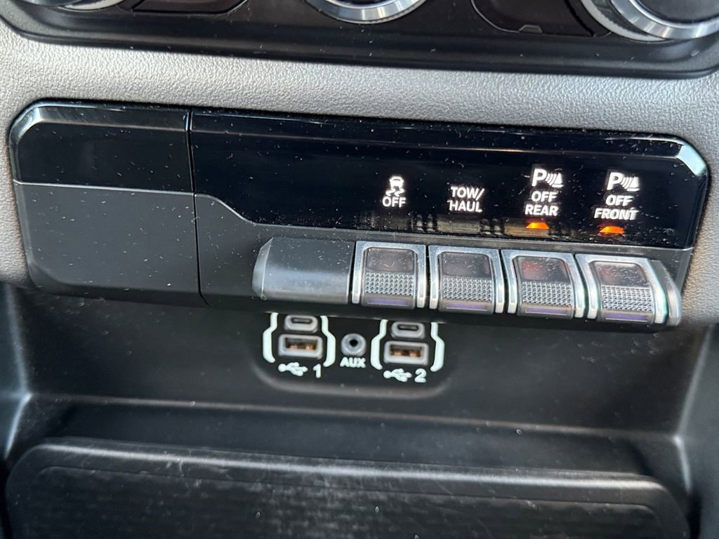 Used 2020 RAM 1500 Laramie w/ Sport Appearance Package AWD/4WD image 18