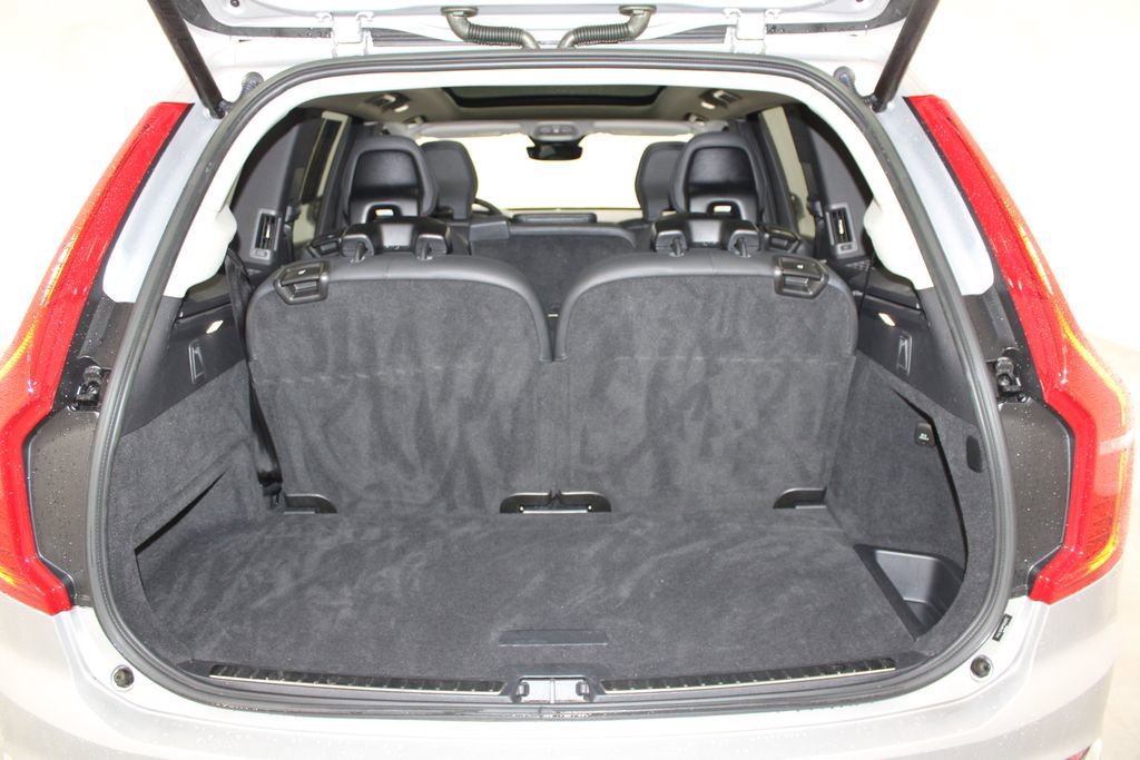 Used 2023 Volvo XC90 B5 Plus image 14
