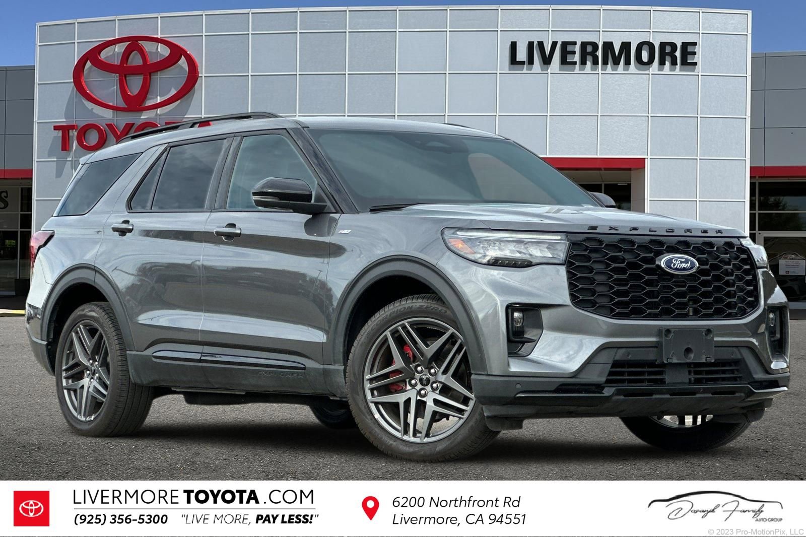 Used 2025 Ford Explorer ST-Line w/ ST-Line Street Pack image 1