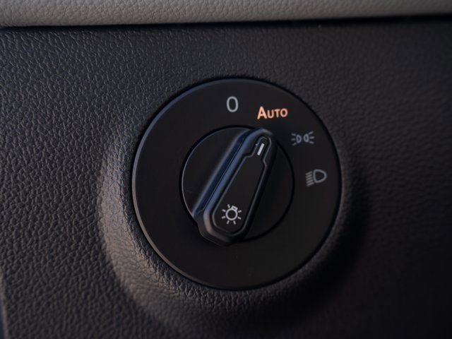 Certified 2024 Volkswagen Taos SE image 29