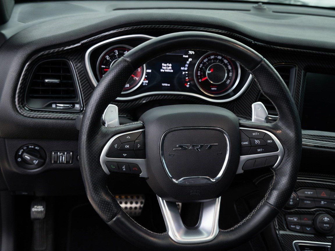 Used 2015 Dodge Challenger SRT RWD image 16