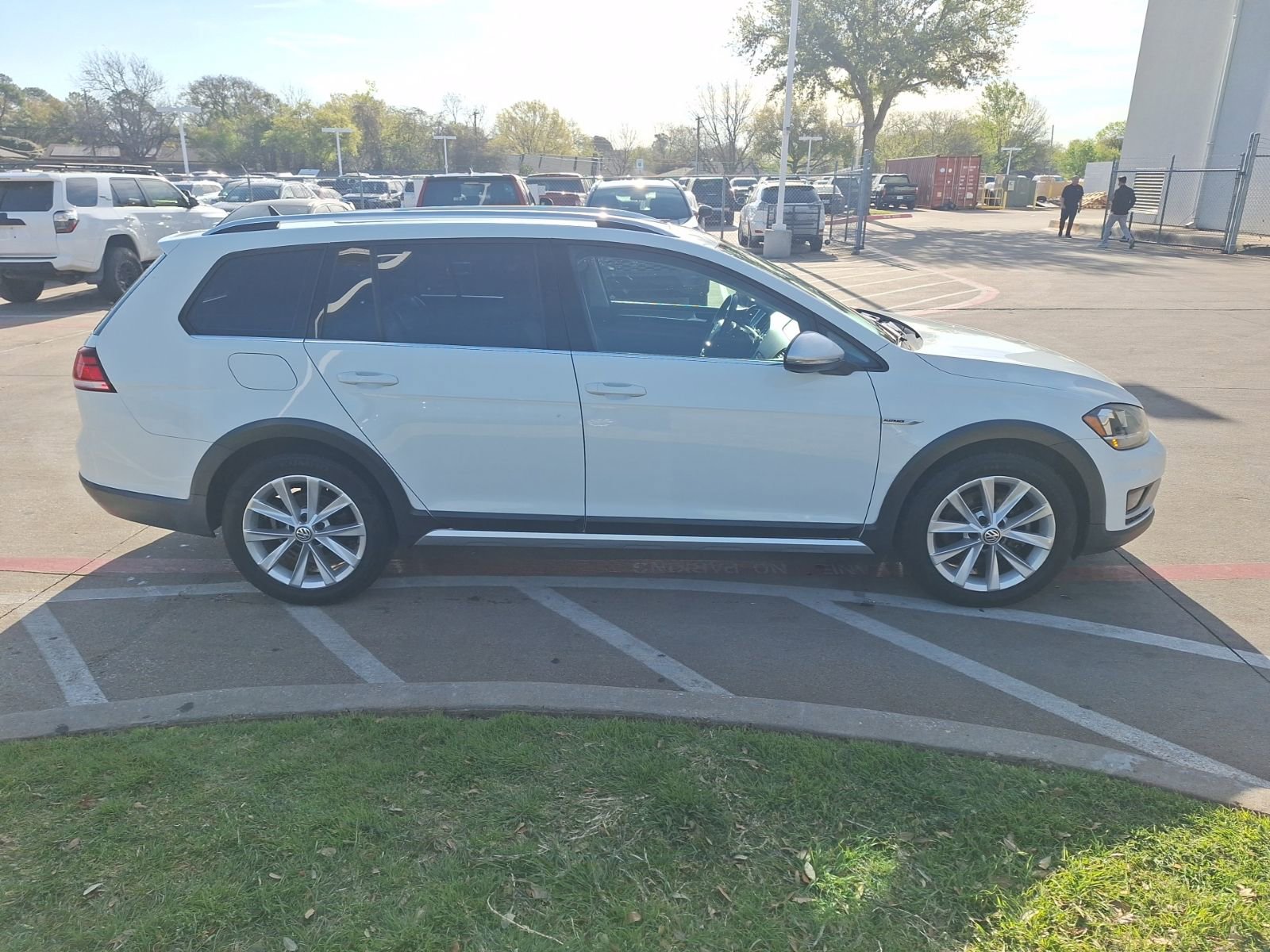 Used 2019 Volkswagen Golf Alltrack SE image 7