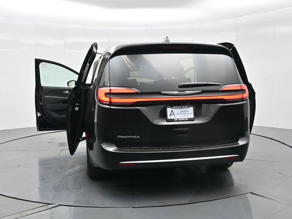 New 2026 Chrysler Pacifica Select image 34