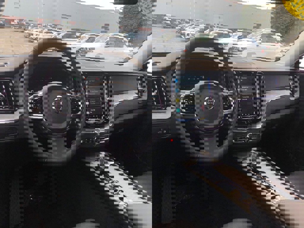 Used 2025 Volvo XC60 T8 Plus w/ Protection Package Premier image 15