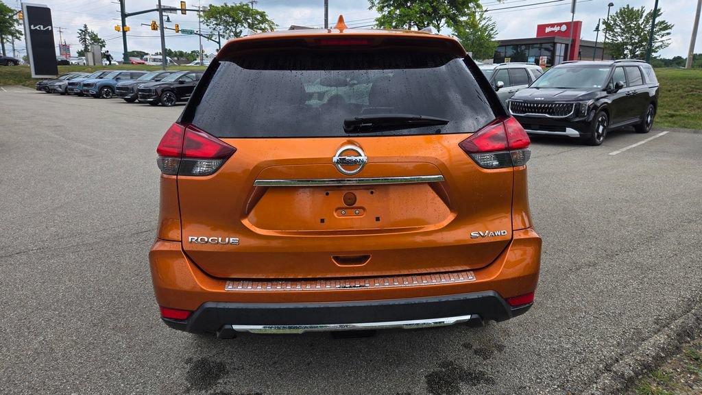 Used 2017 Nissan Rogue SV AWD/4WD image 4