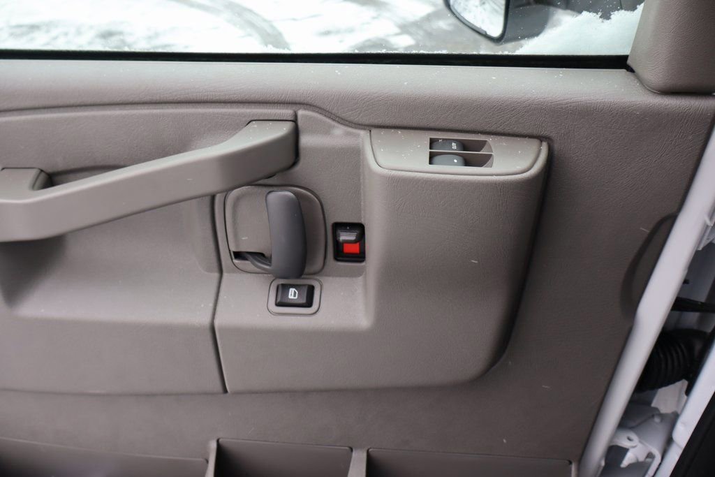 New 2025 Chevrolet Express 3500 Work Van w/ Power Convenience Package image 8
