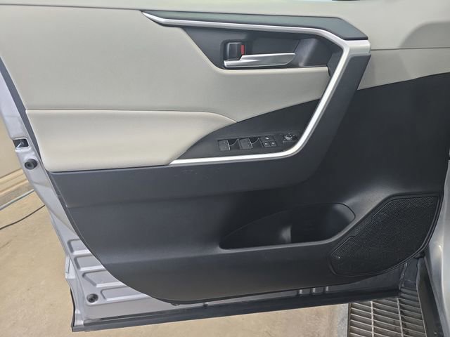 Used 2025 Toyota RAV4 XLE image 10