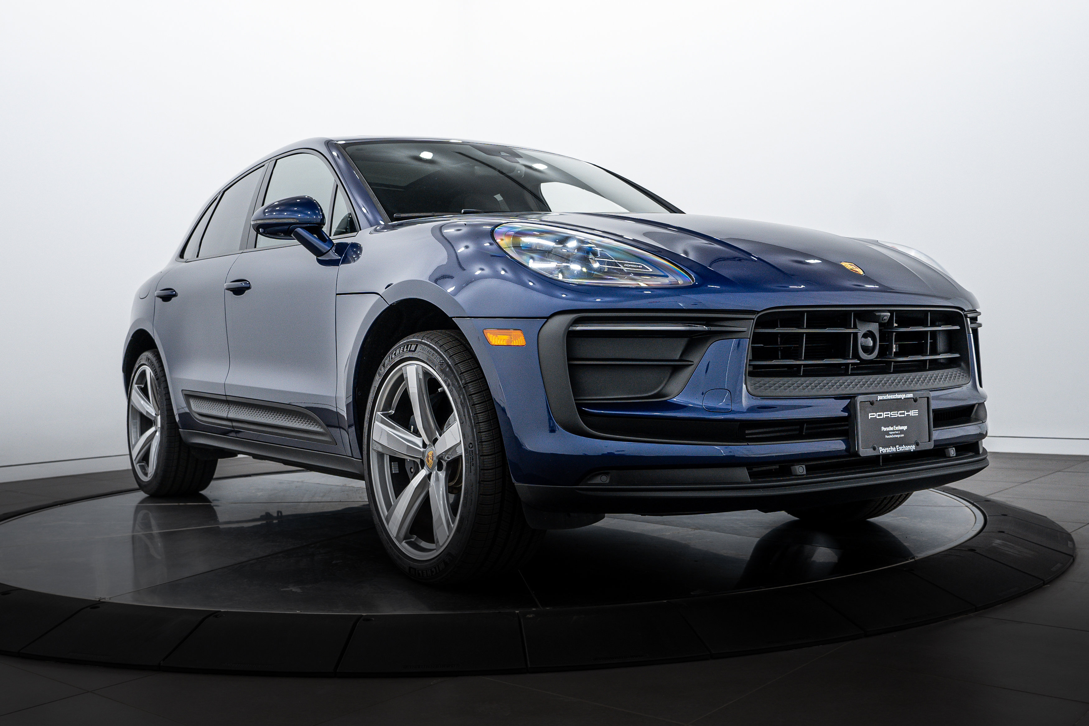 Certified 2025 Porsche Macan image 9