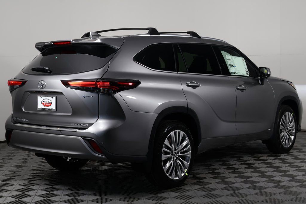 New 2026 Toyota Highlander Platinum image 2
