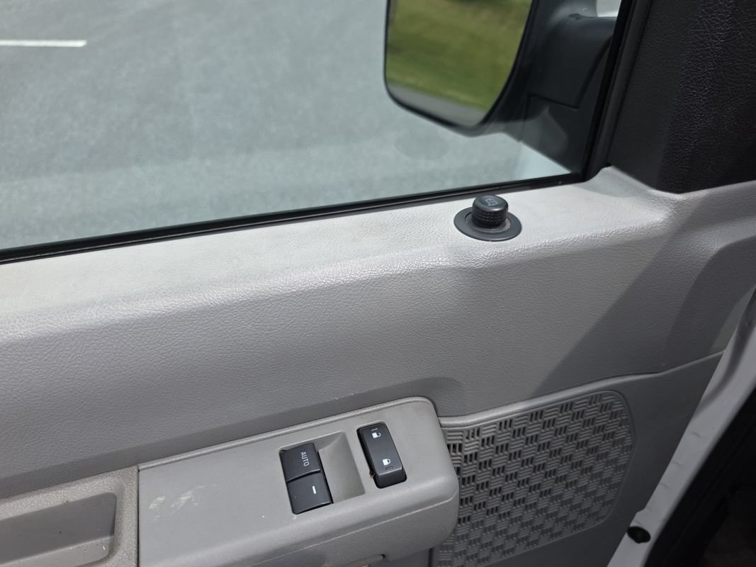 Used 2009 Ford E-250 and Econoline 250 RWD image 15