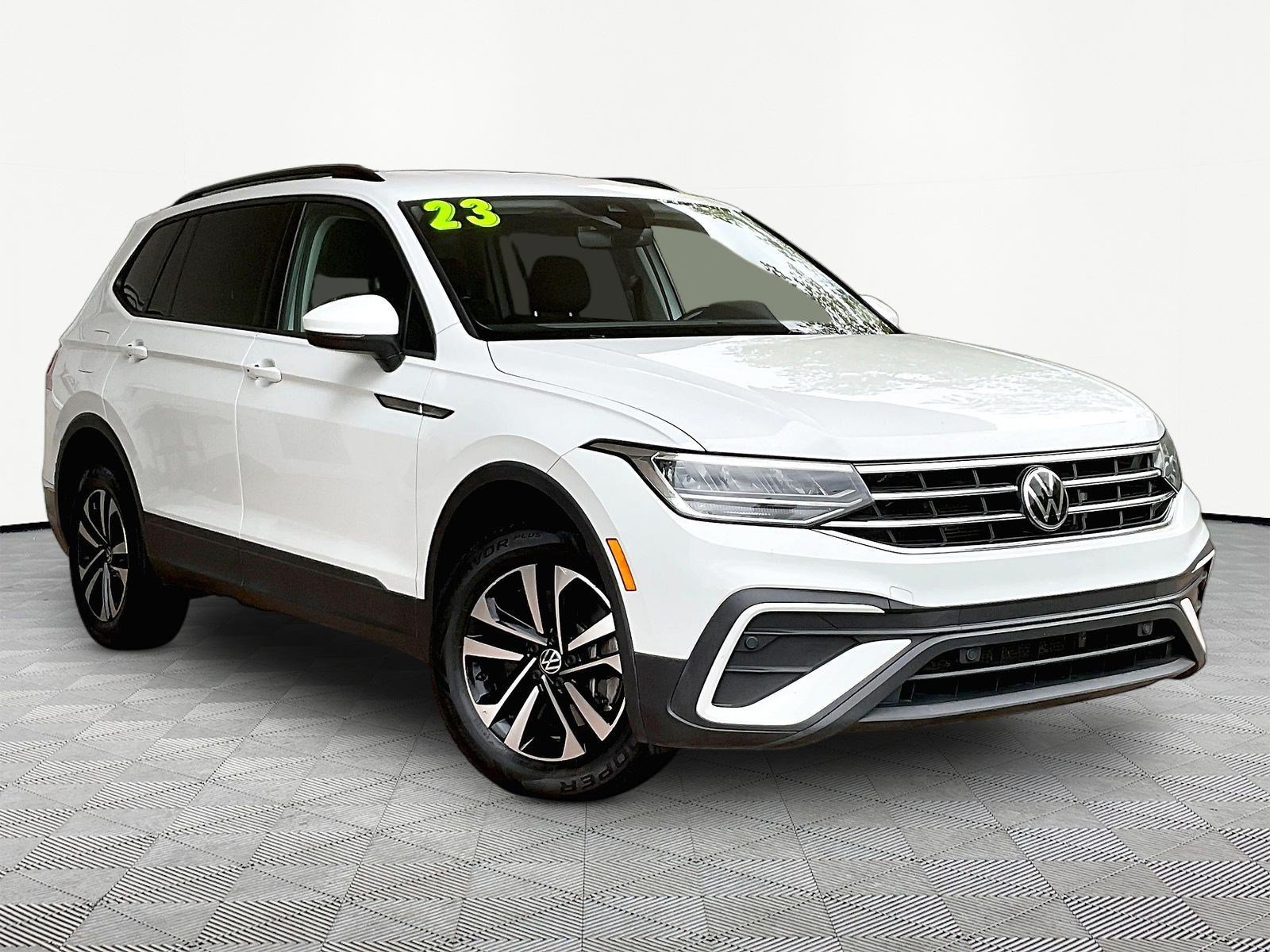 Used 2023 Volkswagen Tiguan S FWD image 3