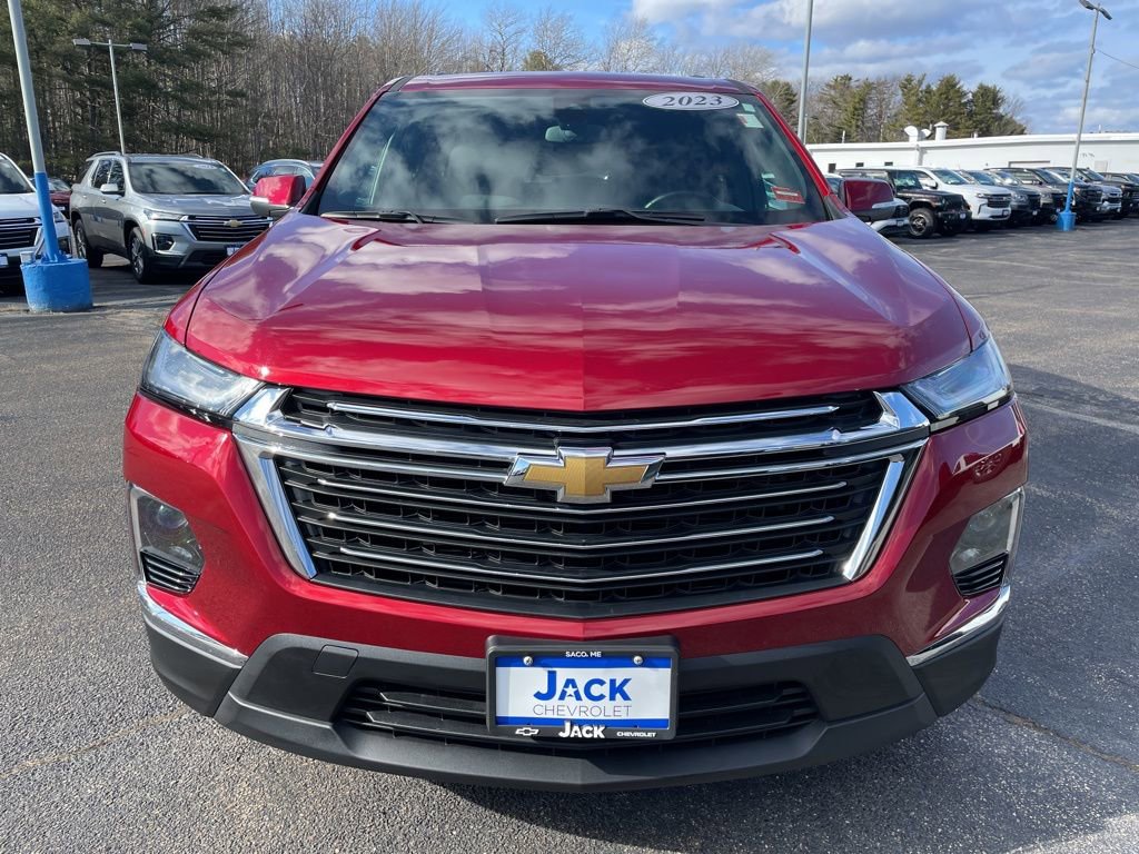 Used 2023 Chevrolet Traverse LT image 2
