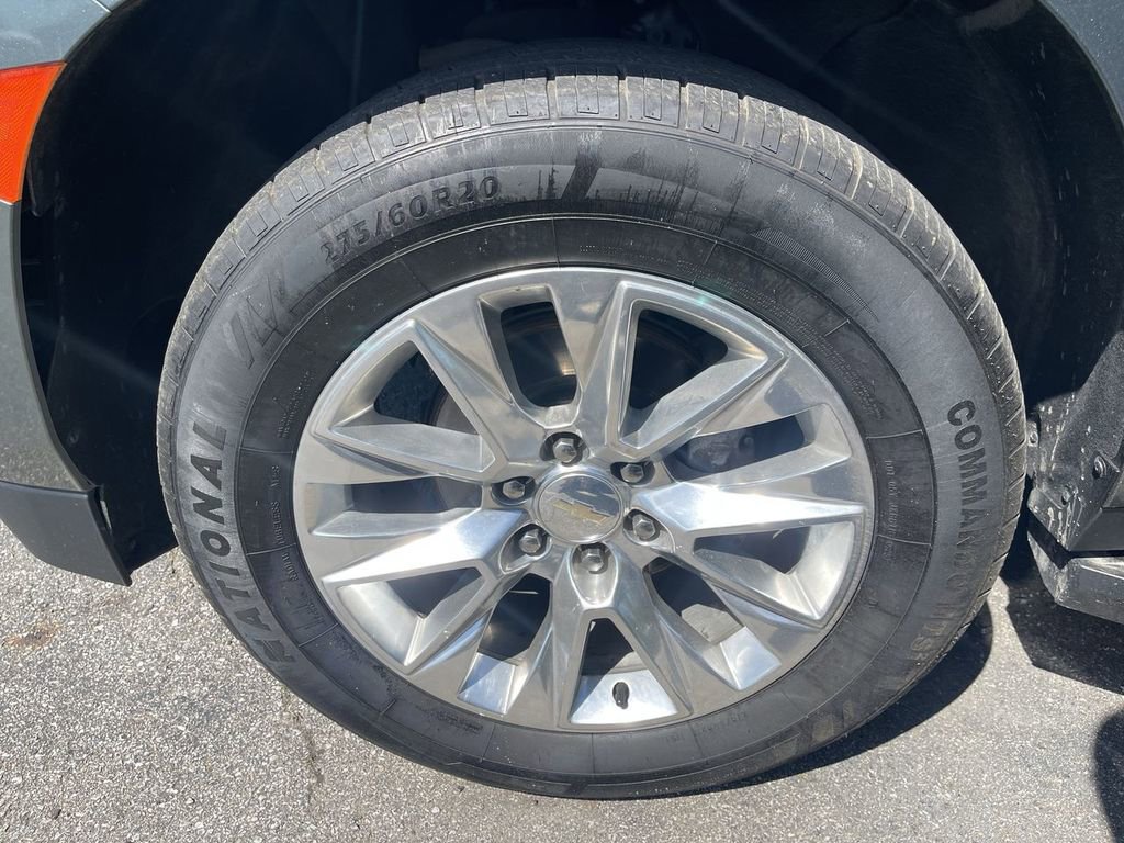 Used 2023 Chevrolet Suburban Premier RWD image 2