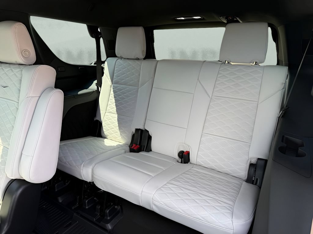 Used 2026 Cadillac Escalade Platinum Sport w/ LPO, ONYX Package AWD/4WD image 38