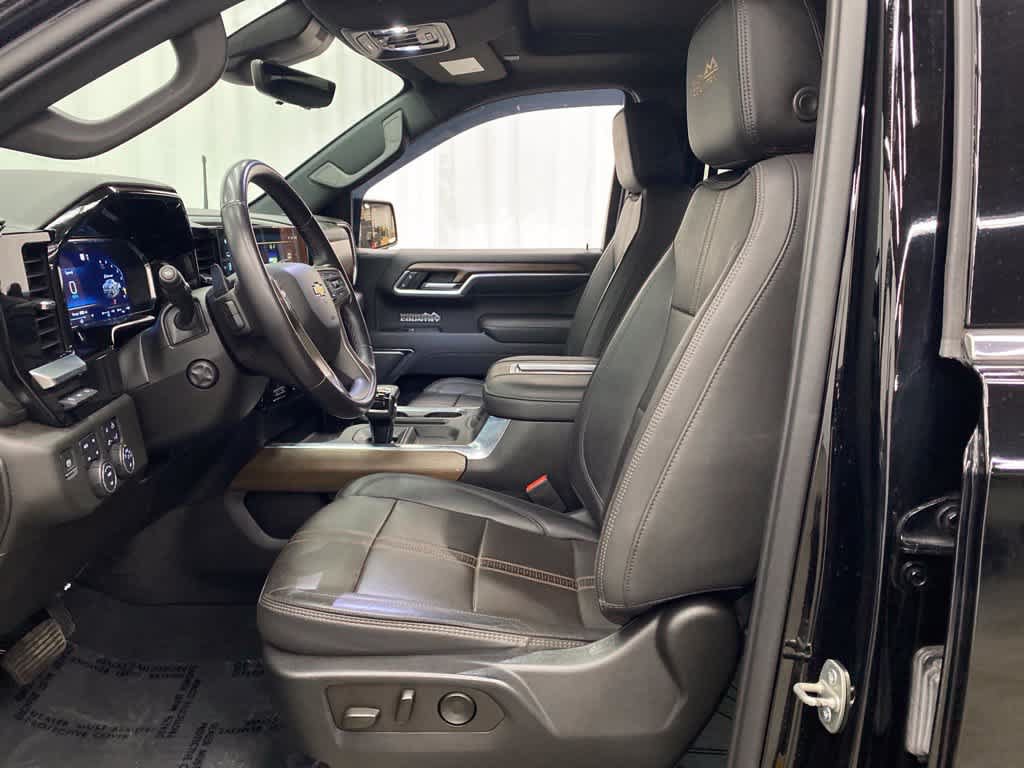 Used 2022 Chevrolet Silverado 1500 High Country w/ High Country Premium Package AWD/4WD image 13