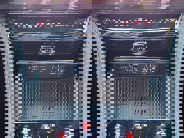 New 2026 Jeep Grand Cherokee Summit image 17