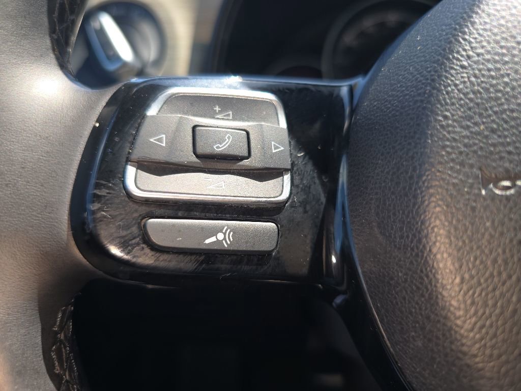 Used 2018 Volkswagen Beetle 2.0T FWD image 22