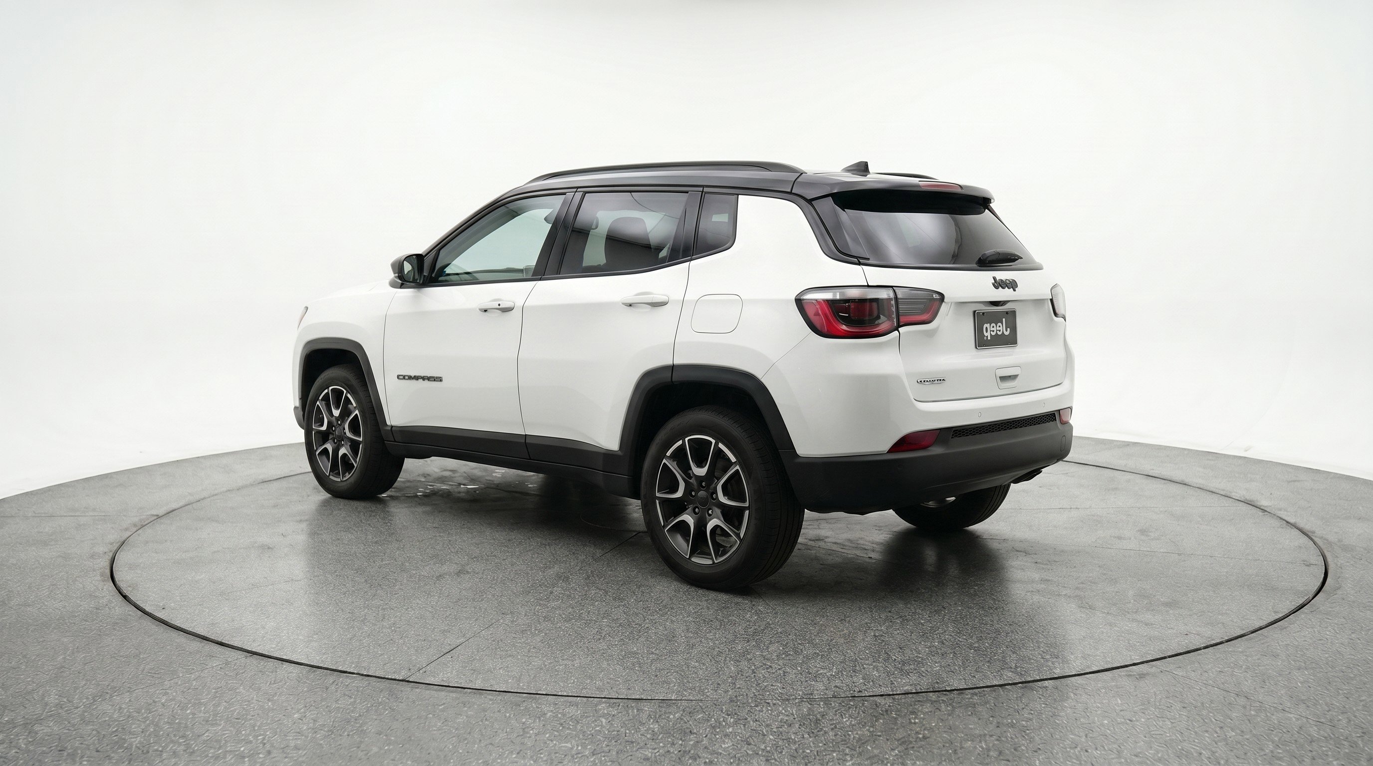 Used 2025 Jeep Compass Trailhawk AWD/4WD image 6
