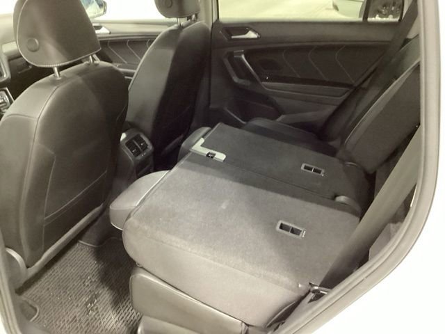 Used 2023 Volkswagen Tiguan SE w/ Panoramic Sunroof Package image 13