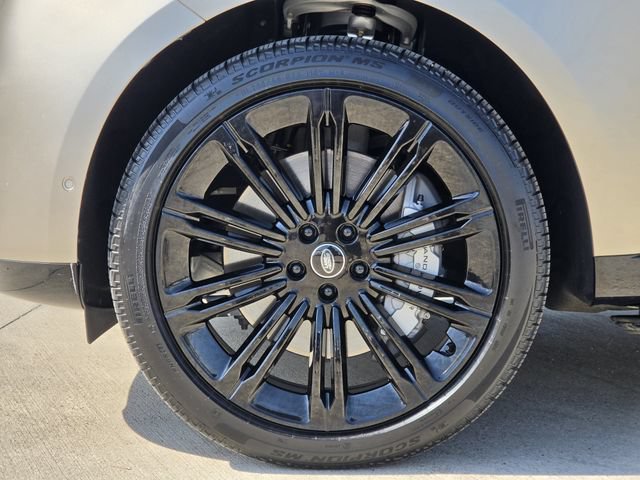 Used 2025 Land Rover Range Rover SE AWD/4WD image 8